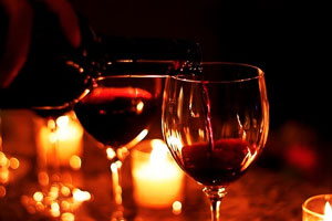 Uống rượu vang ban đêm say nhanh hơn nhiều so với ban ngày là đúng?